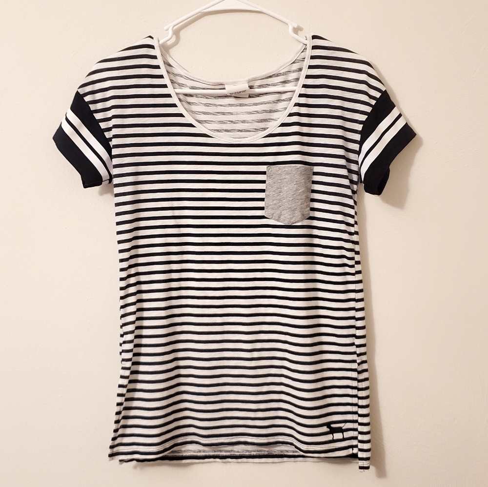 Victoria's Secret PINK Black and White t-shirt